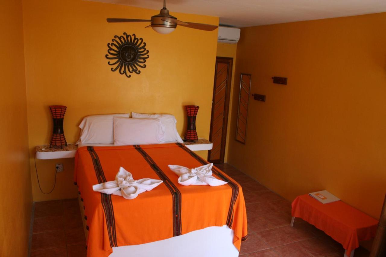 Seaside Cabanas Hotel Caye Corker Esterno foto