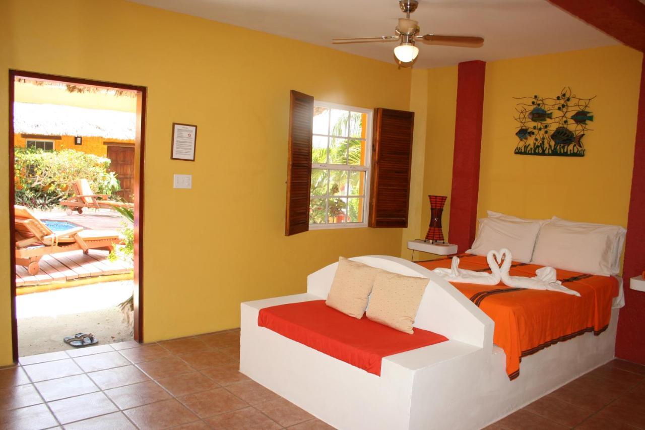 Seaside Cabanas Hotel Caye Corker Esterno foto