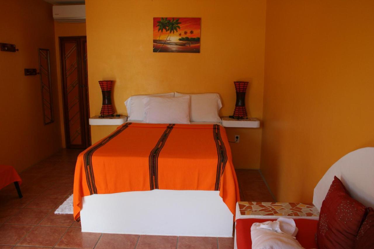 Seaside Cabanas Hotel Caye Corker Esterno foto