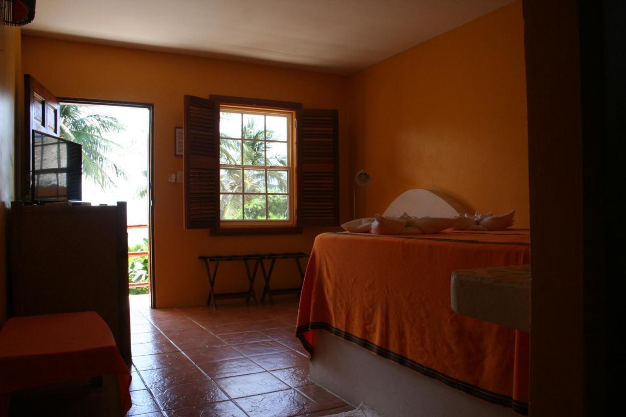 Seaside Cabanas Hotel Caye Corker Esterno foto