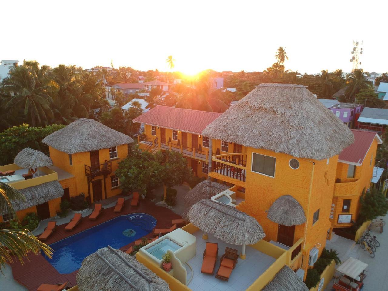 Seaside Cabanas Hotel Caye Corker Esterno foto