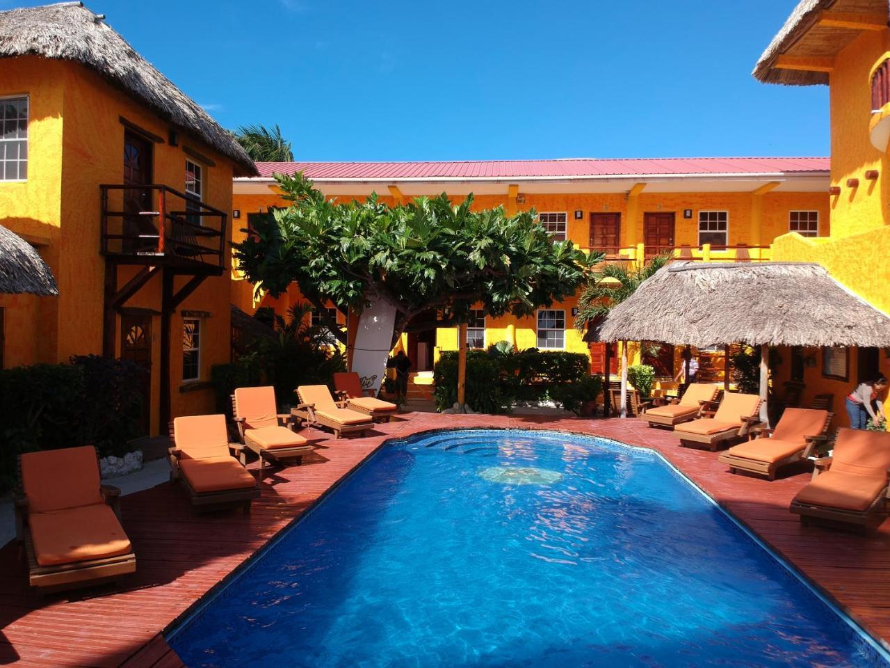 Seaside Cabanas Hotel Caye Corker Esterno foto