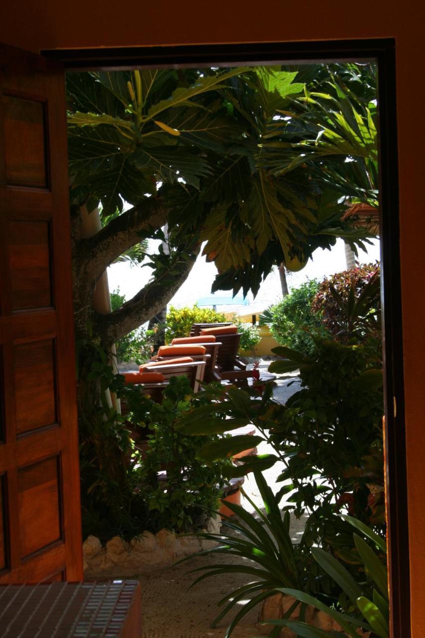 Seaside Cabanas Hotel Caye Corker Esterno foto