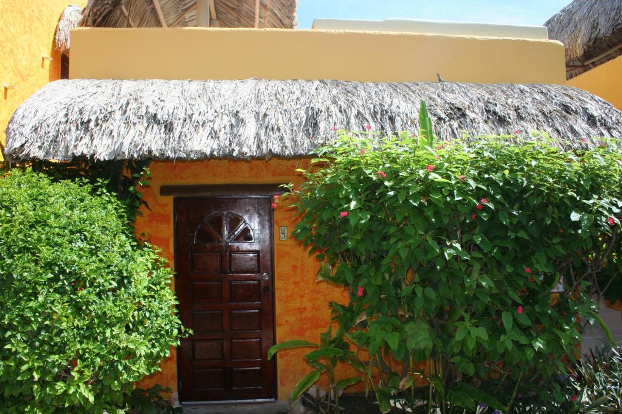 Seaside Cabanas Hotel Caye Corker Esterno foto