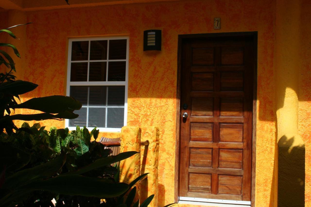 Seaside Cabanas Hotel Caye Corker Esterno foto