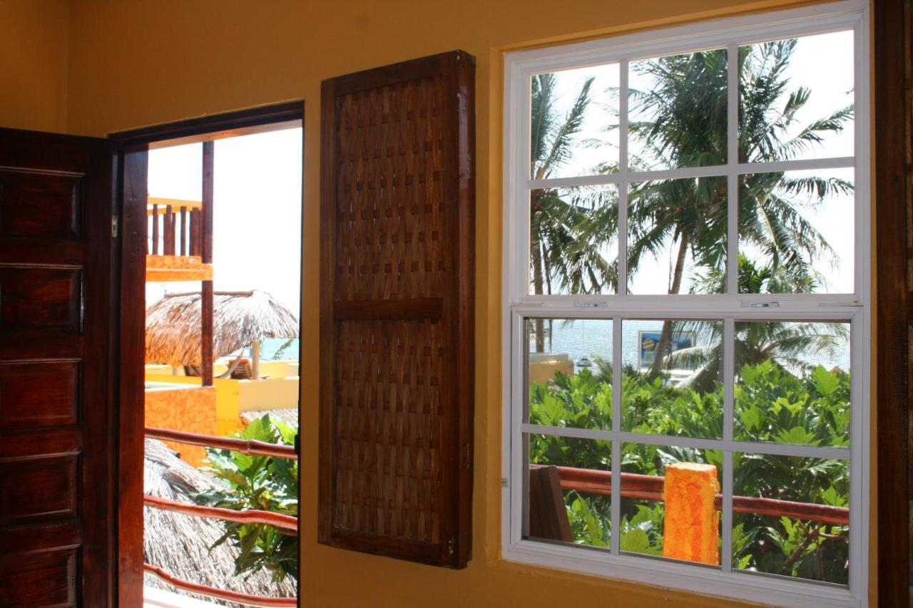Seaside Cabanas Hotel Caye Corker Esterno foto