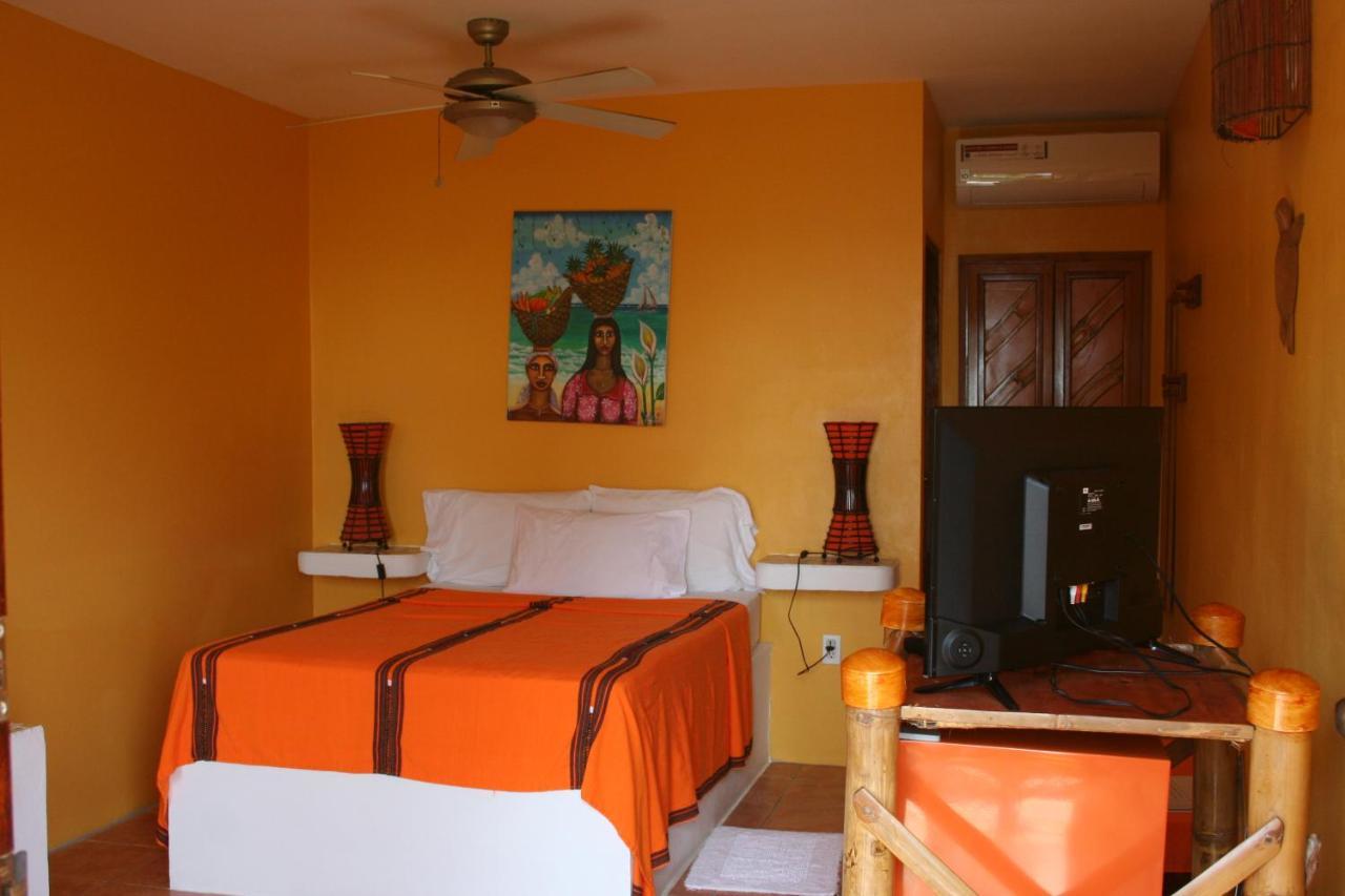 Seaside Cabanas Hotel Caye Corker Esterno foto