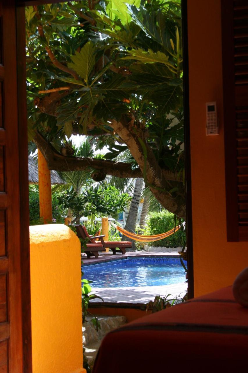 Seaside Cabanas Hotel Caye Corker Esterno foto